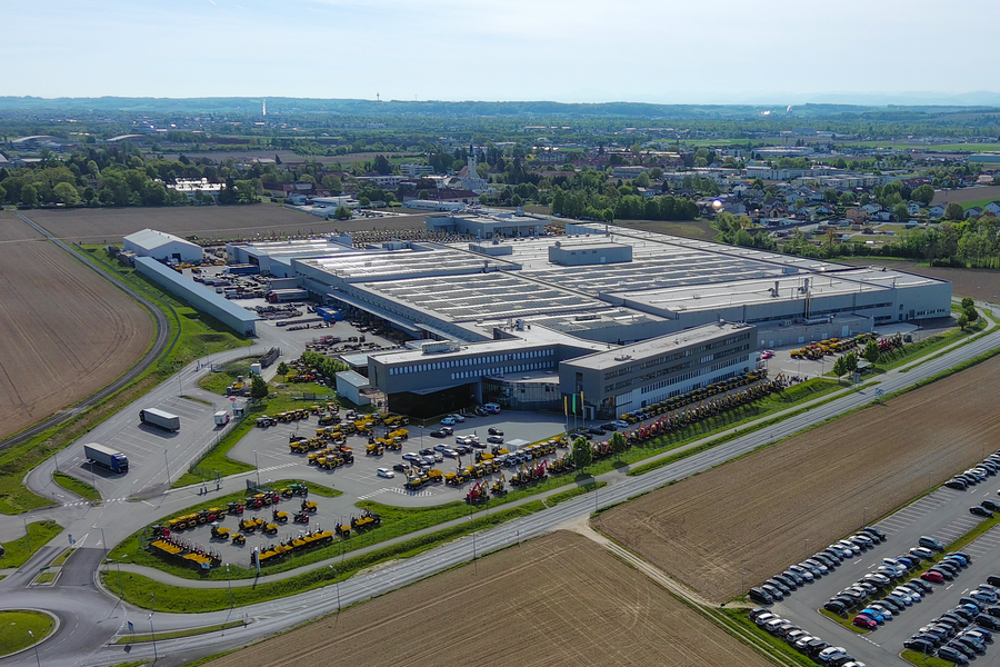 Luftaufnahme des Wacker Neuson-Produktionsstandorts in Hörsching.