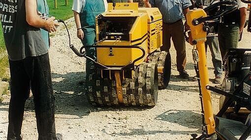 Erste knickgelenkte Universalwalze RT820 im Einsatz.