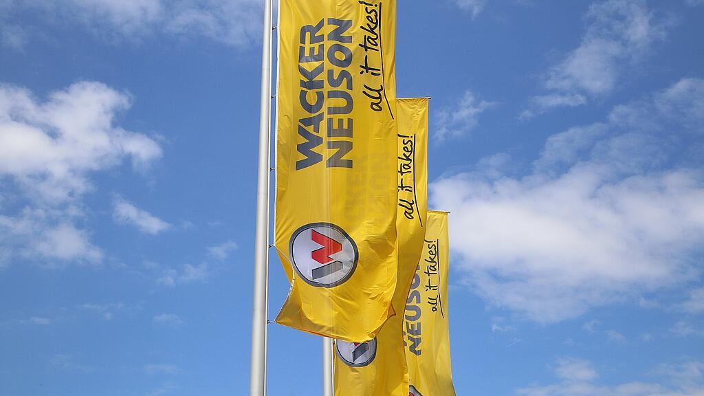 Wacker Neuson Flags