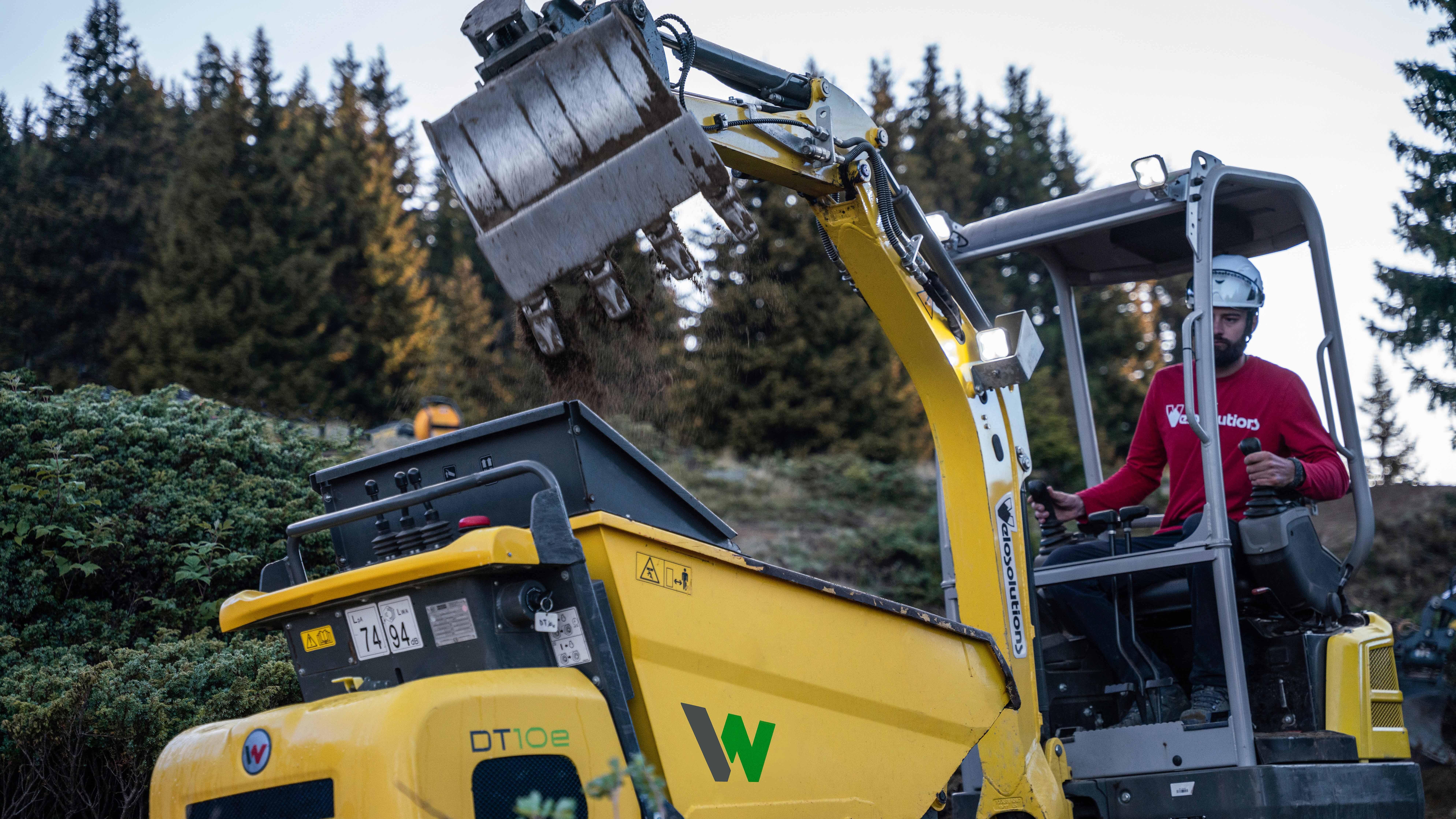 Bagger EZ17e und Kettendumper DT10e im Einsatz