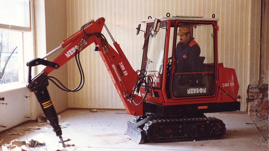 Erster Neuson Hydraulik-Minibagger im Einsatz.